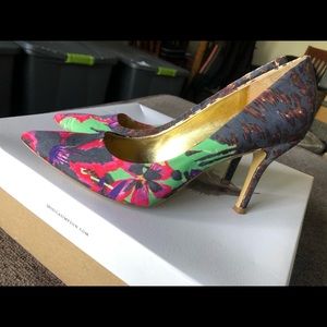 Nine West Floral print 4in. heels
